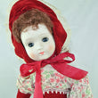 Laden Sie das Bild in den Galerie-Viewer, Mädchen mit Rot weißem Blumenkleid / Porzellankopf & Stoffkörper / ca. 45 cm