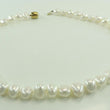 Laden Sie das Bild in den Galerie-Viewer, Perlencollier 585er 14 Karat Goldverschluß Perlen von 10 mm - 12,3 mm