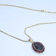 Laden Sie das Bild in den Galerie-Viewer, Vintage Kette & Anhänger mit Granat / 333er 8 Karat Gold 45cm