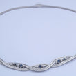 Laden Sie das Bild in den Galerie-Viewer, Vintage Damen Collier mit Diamanten & Saphir 750er 18 Karat Weißgold 44 cm