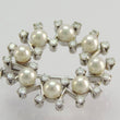 Laden Sie das Bild in den Galerie-Viewer, Vintage Brosche mit Perlen / ca. 1.25 ct. Brillanten / 750er 18 Karat Gold