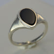 Laden Sie das Bild in den Galerie-Viewer, Vintage Damenring Onyx / 835 Silber 51 16,2 mm Ø