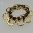 Laden Sie das Bild in den Galerie-Viewer, Vintage Brosche mit Granat - in Blumen-Optik / 333er - 8 Karat Gelbgold