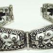 Laden Sie das Bild in den Galerie-Viewer, Vintage Damen Armband/ 800er Silber mit Koralle