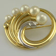 Laden Sie das Bild in den Galerie-Viewer, Vintage Brosche mit Brillanten & Perlen / 585er - 14 Karat Gold