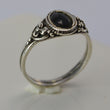 Laden Sie das Bild in den Galerie-Viewer, Vintage Damenring Onyx / 835 Silber 54 17,2 mm Ø