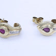 Laden Sie das Bild in den Galerie-Viewer, Vintage Ohrstecker mit Rubin & Diamanten / 375er 9 Karat Gelbgold