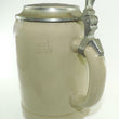 Laden Sie das Bild in den Galerie-Viewer, "Weiss Rössl" Vintage Bierkrug mit Zinndeckel 0,5 L
