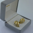 Laden Sie das Bild in den Galerie-Viewer, Ohrclips - in "Flügel-Form" / 333er - 8 Karat Gelbgold

