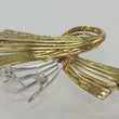 Laden Sie das Bild in den Galerie-Viewer, Vintage Brosche mit Diamanten ca. 0.05 ct / 585er 14 Karat Gold
