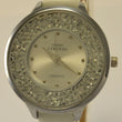 Laden Sie das Bild in den Galerie-Viewer, Crystal Colours Damenuhr / Quartz Strass Steine
