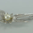 Laden Sie das Bild in den Galerie-Viewer, Vintage Brosche "Blume mit Perle &amp; Zirkonia" / 800er Silber
