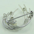 Laden Sie das Bild in den Galerie-Viewer, Vintage Brosche mit Perle &amp; Diamanten ca. 0.30 ct / 585er 14 Karat Gold
