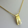Laden Sie das Bild in den Galerie-Viewer, Vintage Anhänger mit Zirkonia &amp; Perle / 333er - 8 Karat Gold ohne Kette
