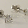 Laden Sie das Bild in den Galerie-Viewer, Brilliant Studs 585 14 carat white gold 0,20ct Solitaire
