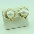 Laden Sie das Bild in den Galerie-Viewer, Ohrringe mit Perlenoptik &amp; Diamanten / 585er - 14 Karat Gelbgold /ca. 0.12 ct.*
