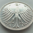 Laden Sie das Bild in den Galerie-Viewer, 5 Deutsche Mark Silberadler 1970 G
