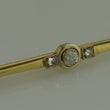 Laden Sie das Bild in den Galerie-Viewer, Vintage Anstecknadel -Brosche mit Diamanten 585er - 14 Karat Gelbgold

