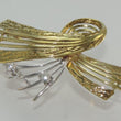 Laden Sie das Bild in den Galerie-Viewer, Vintage Brosche mit Diamanten ca. 0.05 ct / 585er 14 Karat Gold
