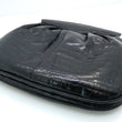 Laden Sie das Bild in den Galerie-Viewer, Vintage Bettl Moob Design Baby Krokodil Damen Handtasche Schwarz Made in Italy
